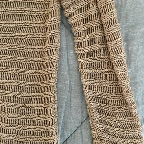 LAST CHANCE Women’s Long-Sleeved V-Necked Open Knit Sweater Size S - Picture 4 of 10